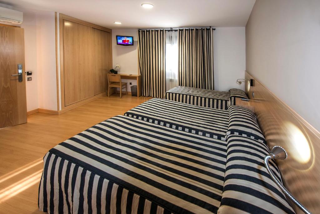 Hotel Puerta de la Santa photo