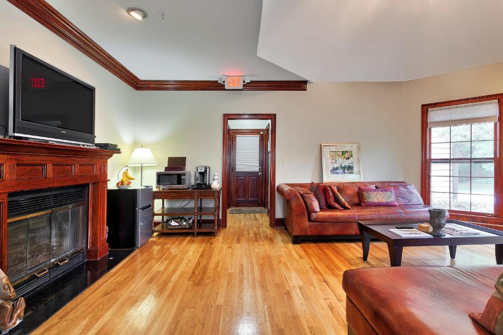 Pleasanton Courtyard Bed and Breakfast photo