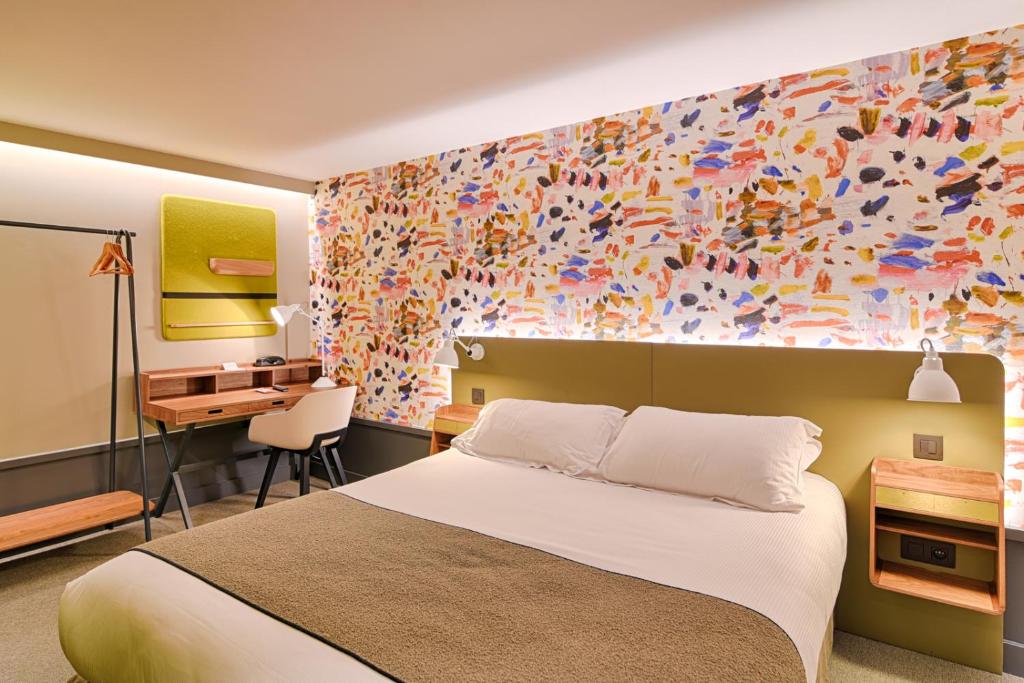 Lyon Hotel Des Artistes room