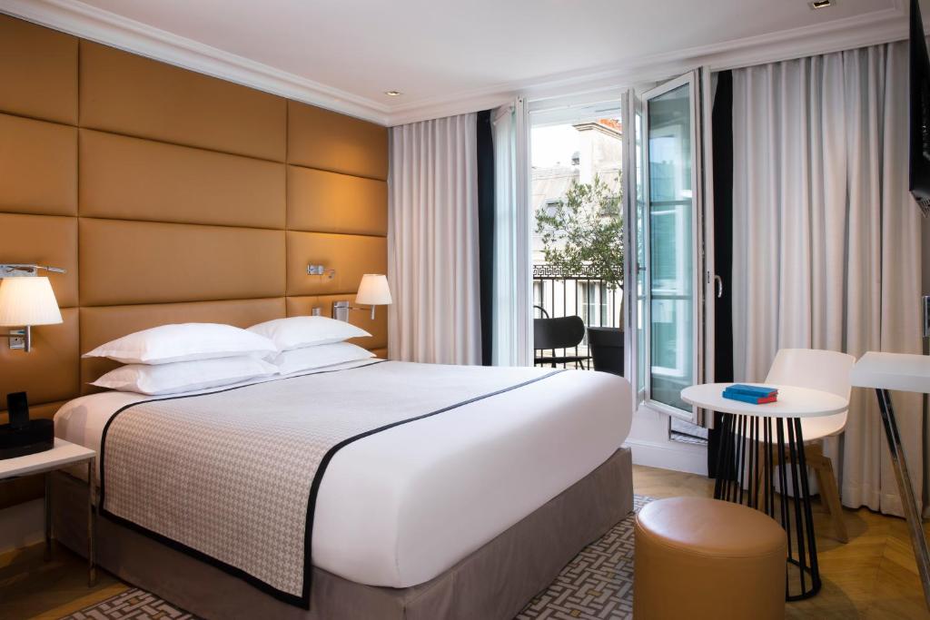 Paris Hotel R de Paris room
