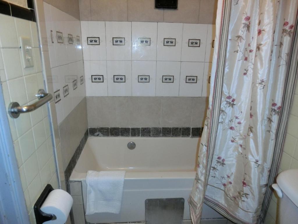 The Garden Villas Hotel photo