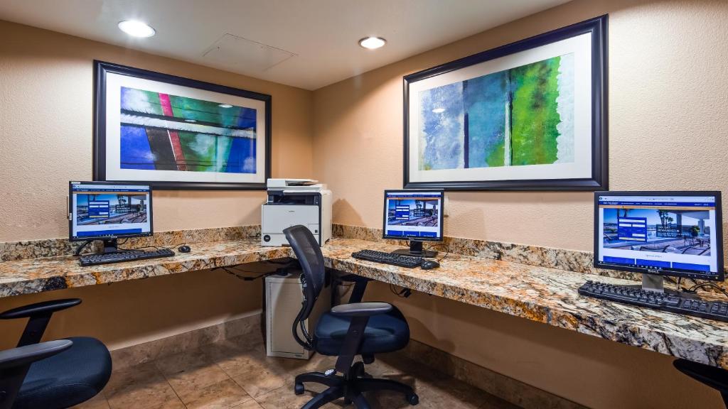 Highly rated by business travelers
