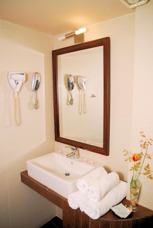 Paris Hotel photo