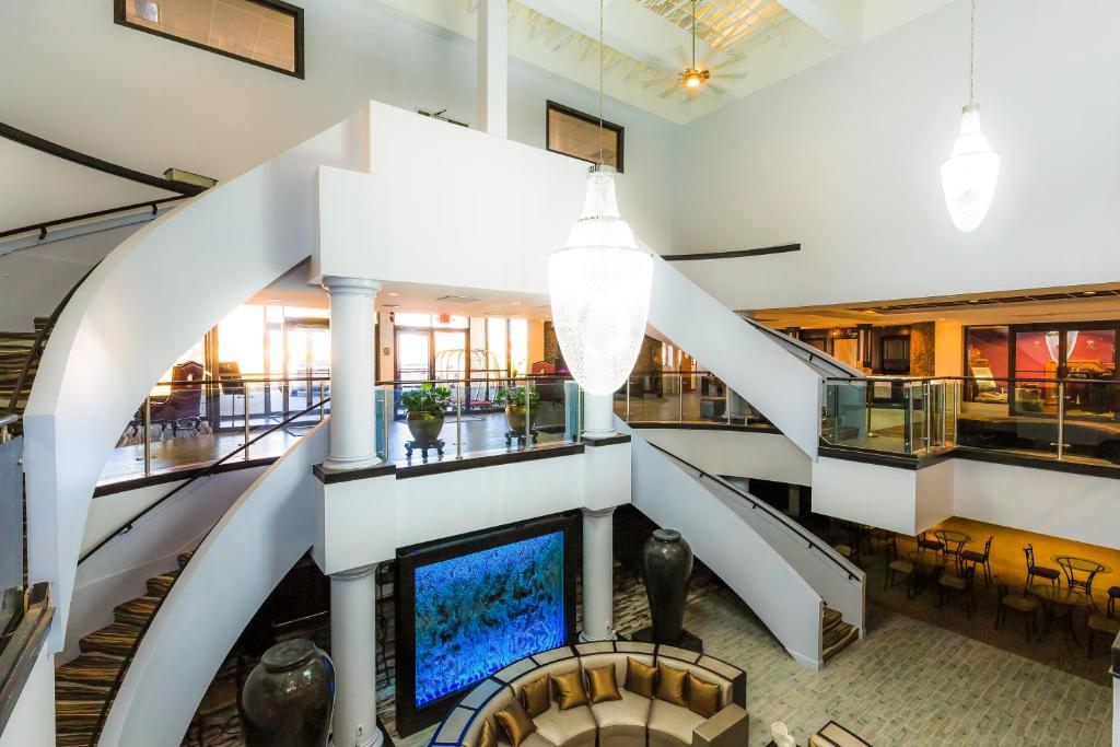 Regalia Hotel & Conference Center photo