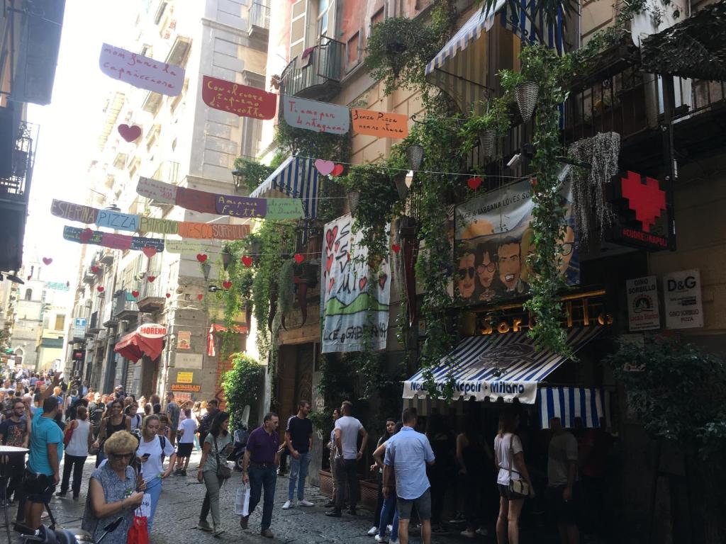 Facilities, Soggiorno Paradiso in Naples