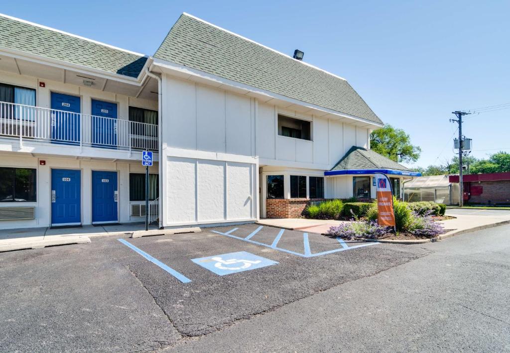 Motel 6 Chicago O'Hare - Schiller Park photo