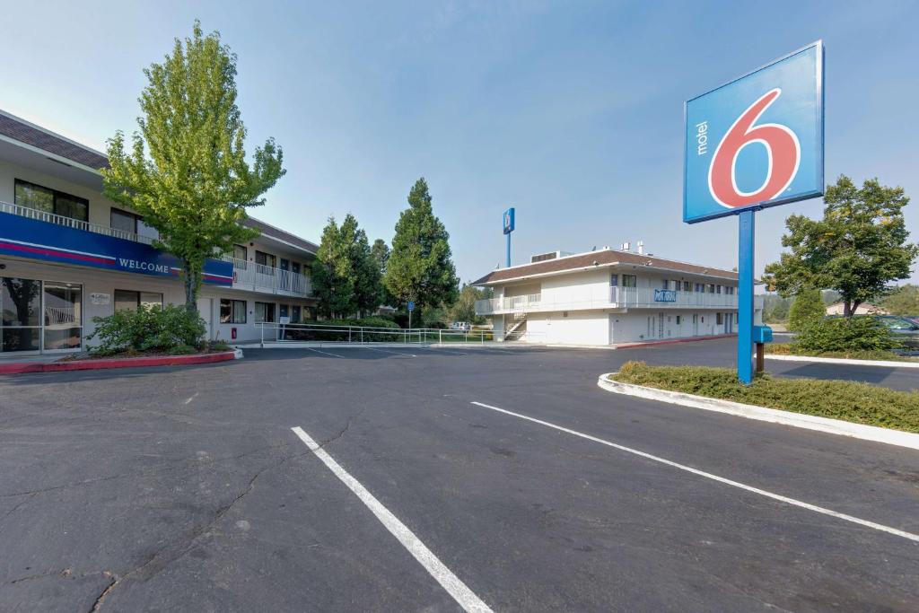 Motel 6 Weed - Mount Shasta photo