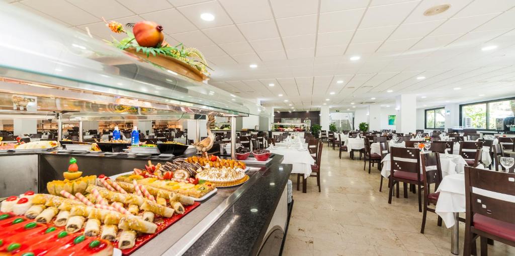 Globales Los Patos Park — Restaurant & bars in Benalmadena, Andalusia