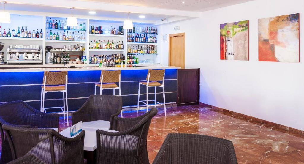 Globales Los Patos Park — Restaurant & bars in Benalmadena, Andalusia