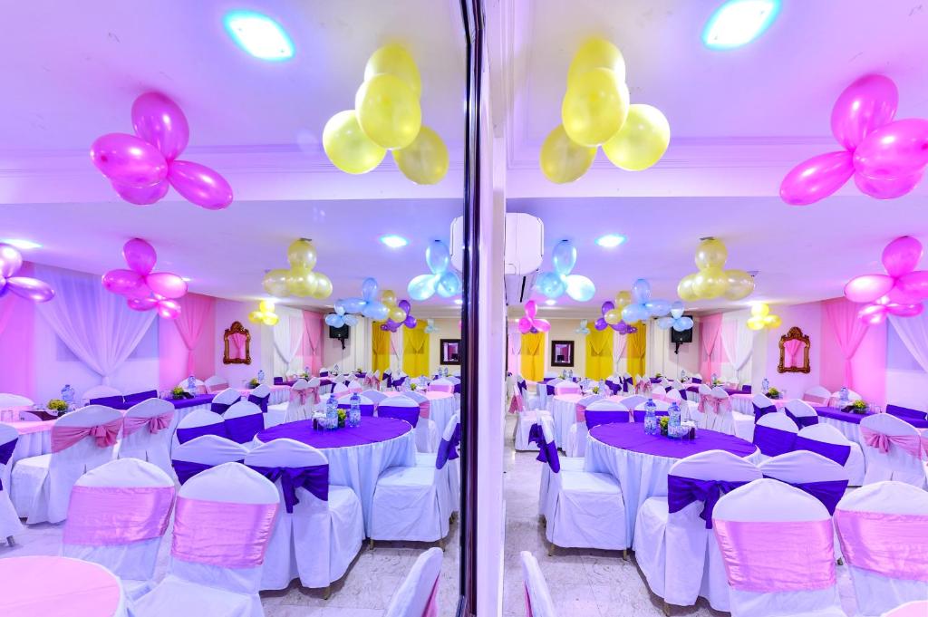 Banquet hall