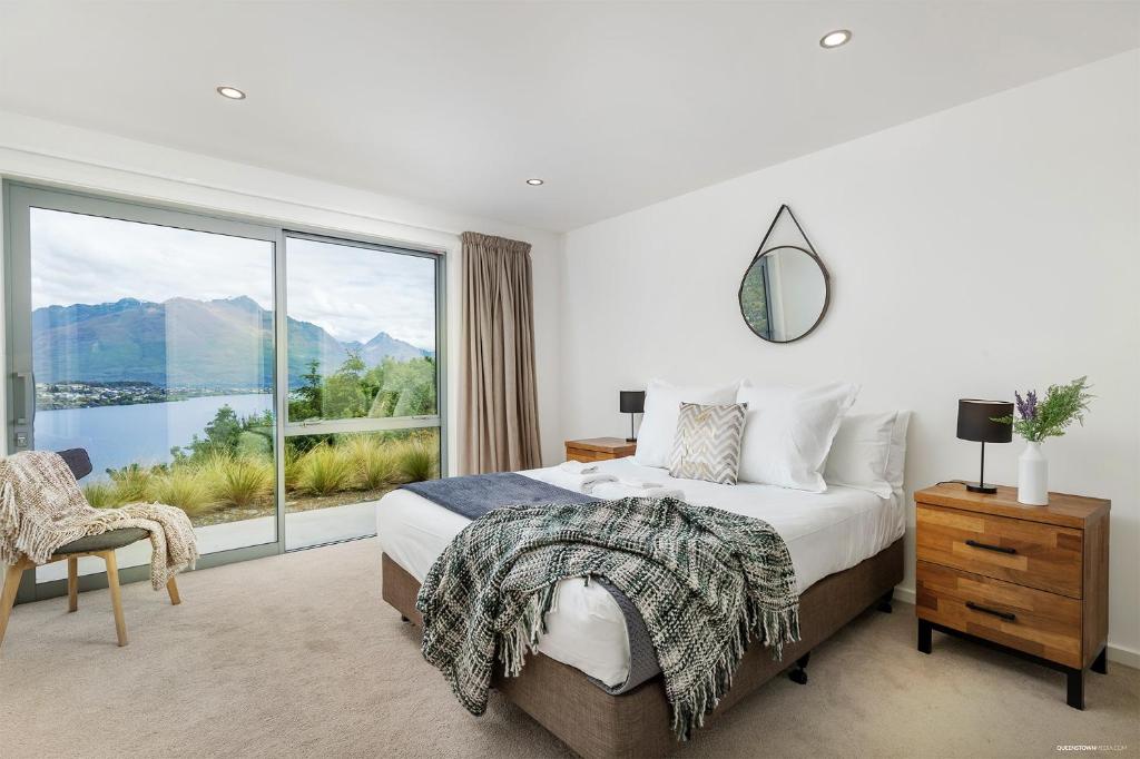 Executive Living in Bluewater photo