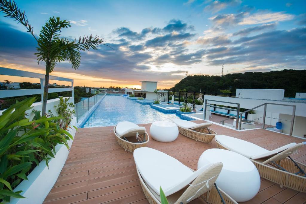 Ferra Hotel and Garden Suites 8