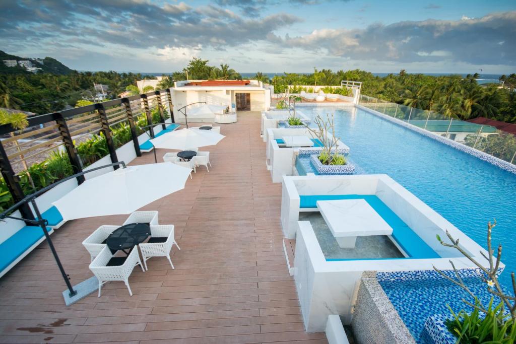 Ferra Hotel and Garden Suites 9