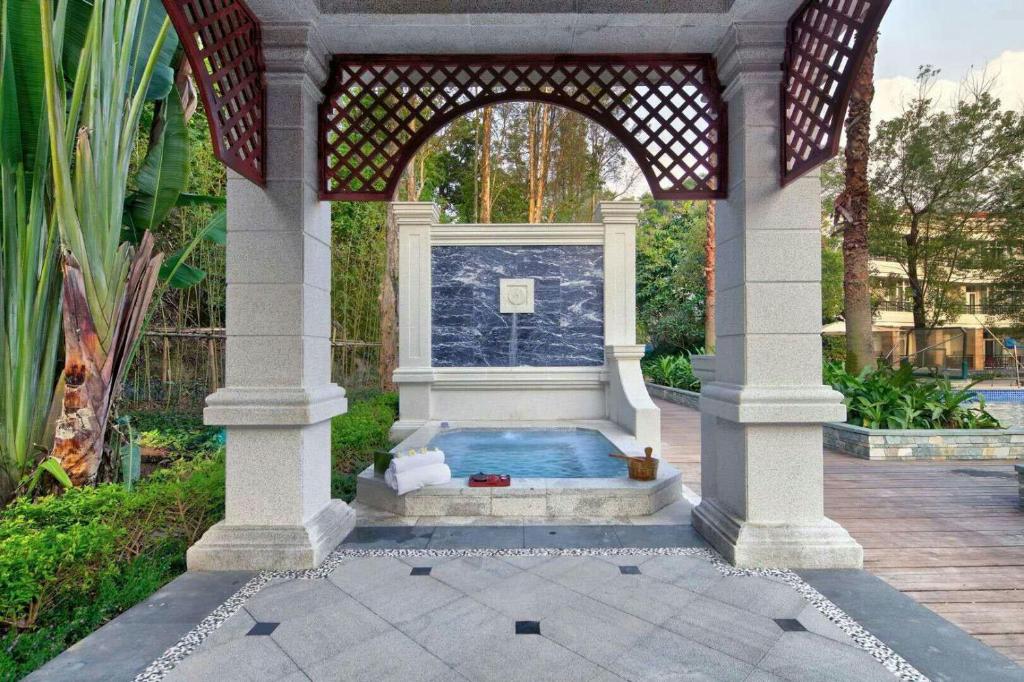 حمام ينبوع ساخن