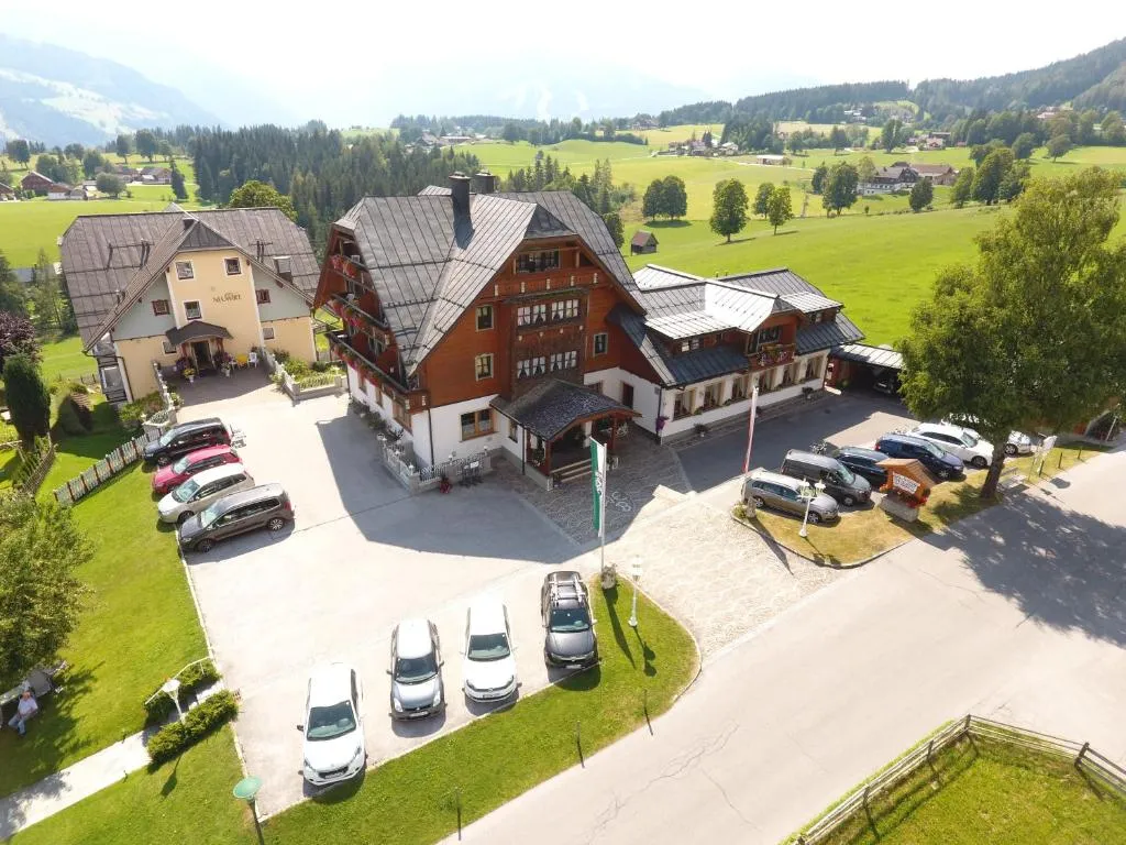 Hotel Neuwirt, hotel in Ramsau am Dachstein