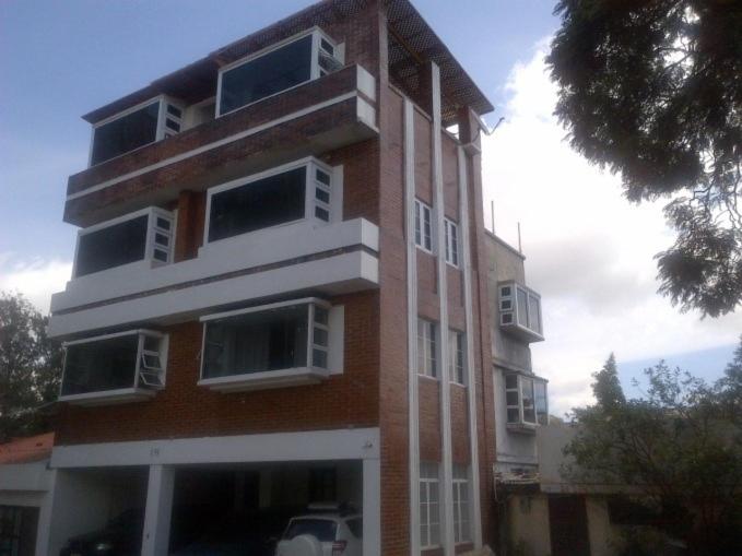 Apartamentos Comodos Cerca del Aeropuerto — Hotel in Guatemala City