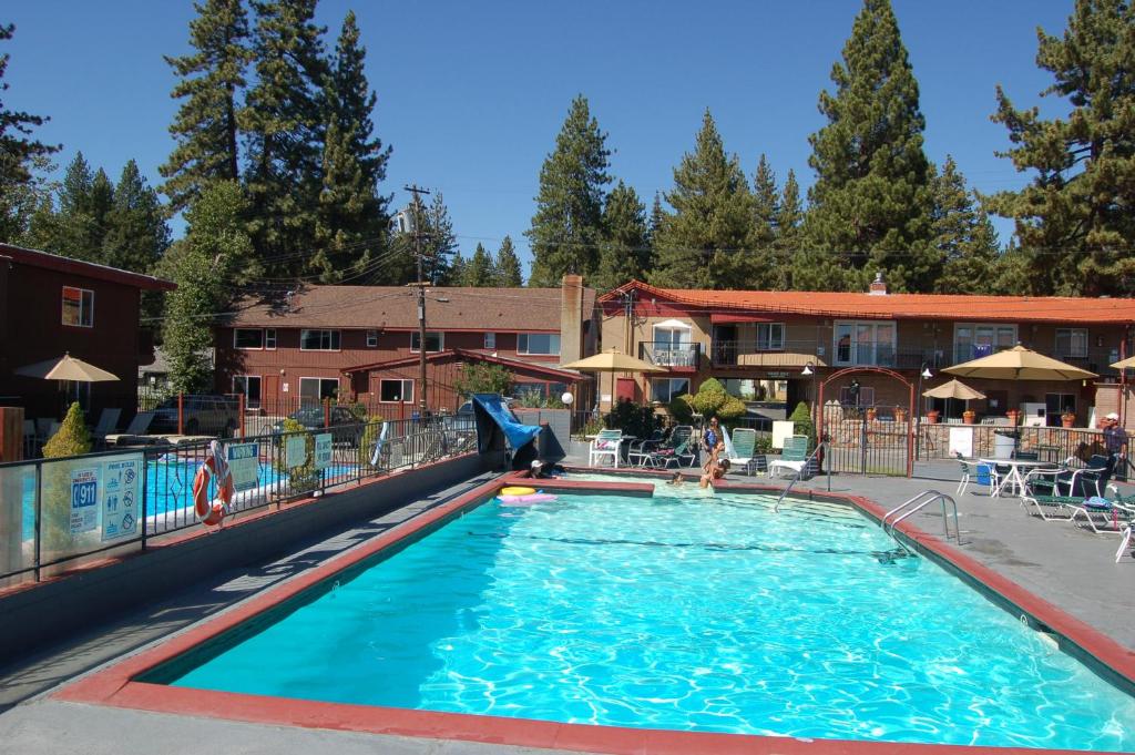 Crown Motel photo