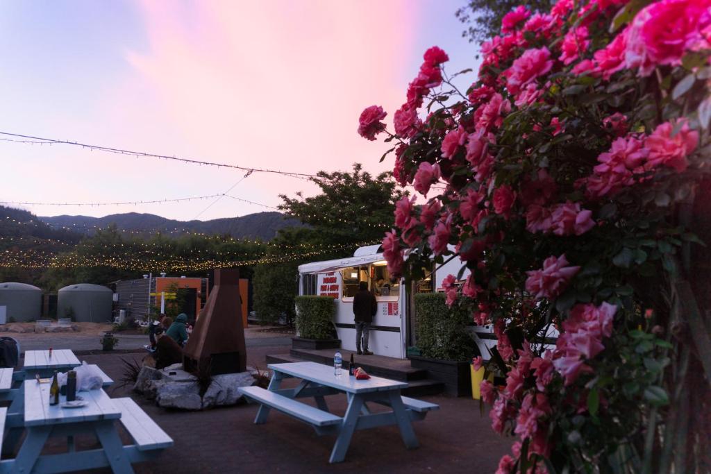 Adventure Inn Marahau — Hotel in Marahau