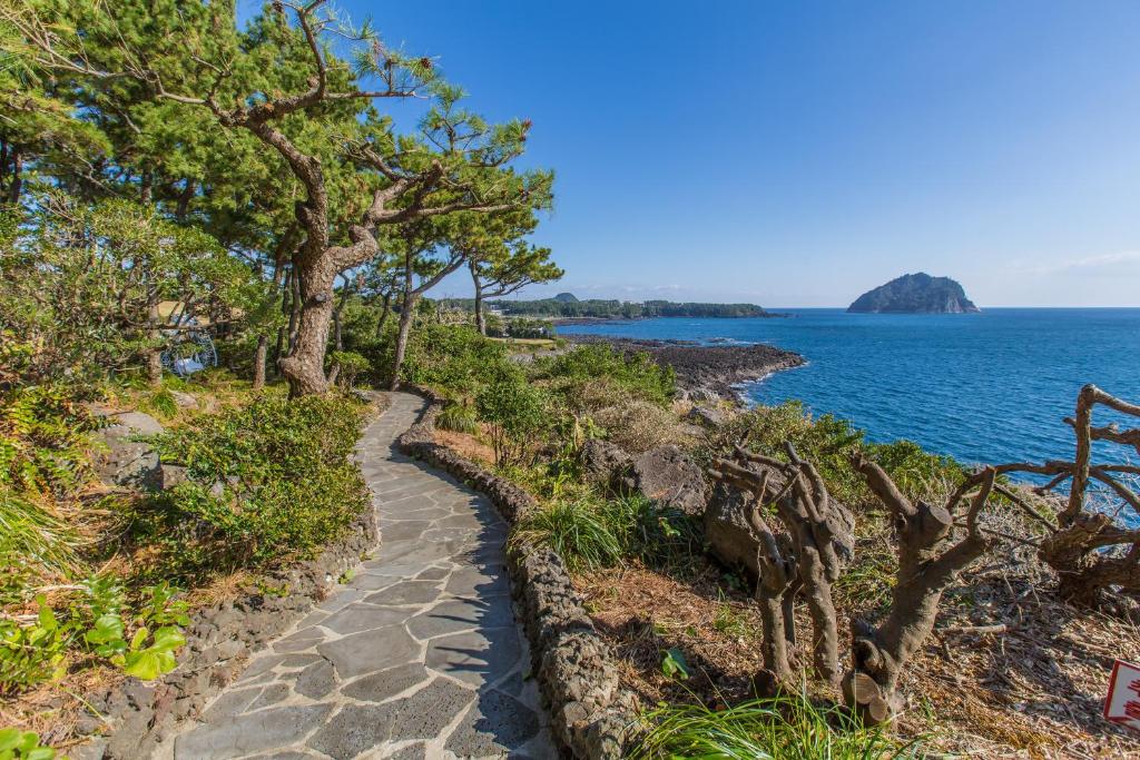 2. 서귀포 칼 호텔..