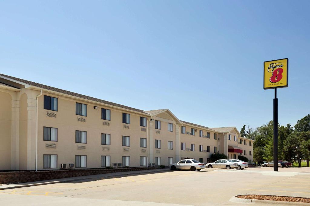 Super 8 By Wyndham Lincoln North photo