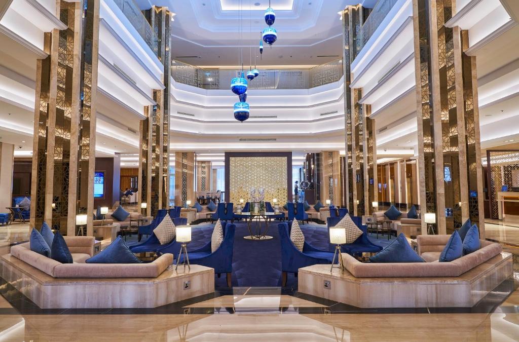 ザ ディプロマット ラディソン ブル ホテル レジデンス アンド スパ (The Diplomat Radisson Blu Hotel Residence and Spa) フロント・ロビー