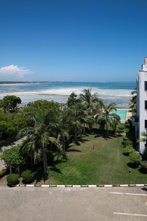 Almasi Oceanfront Nyali photo