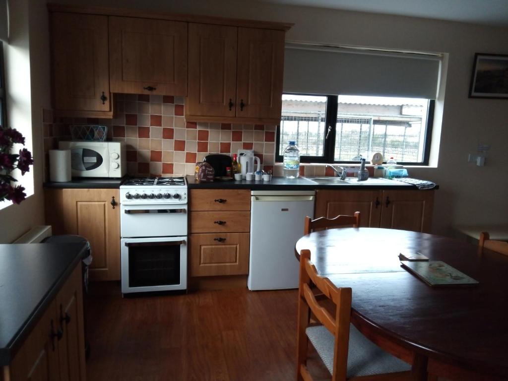 Burren view Self Catering Accommodation — Hotel in Galway