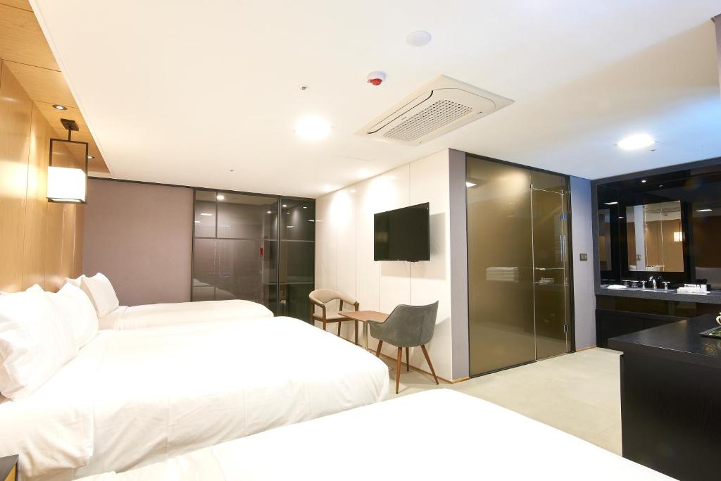 Busan Hotel tt room