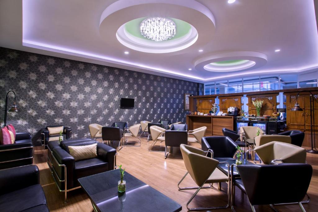 グランド メルキュール ジョグジャカルタ アジ スチプト (Grand Mercure Yogyakarta Adi Sucipto) ラウンジ