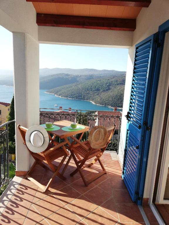 Apartments Mare Losinjska 16 — Hotel in Rabac