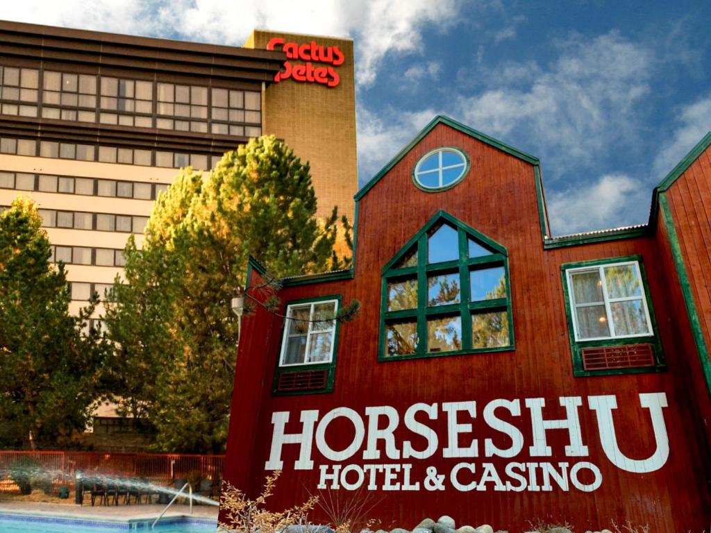 Cactus Petes Resort & Horseshu Hotel photo