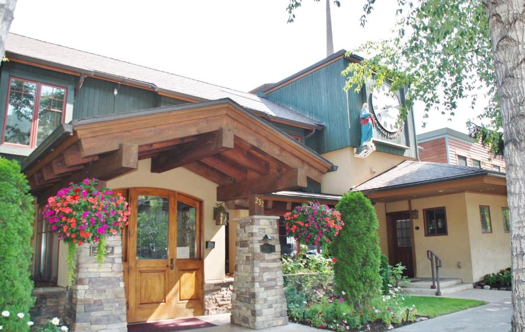 Popular attractions Area Nearby Property