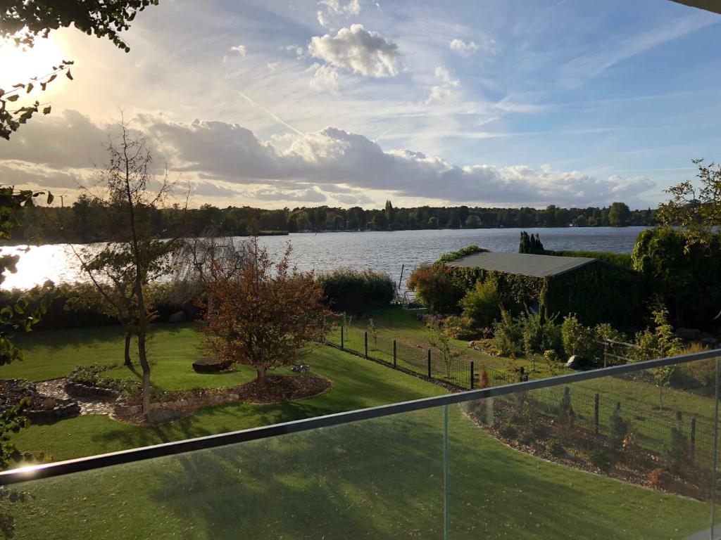 Exklusive Seevilla Berlin direkt am Zeuthener See photo