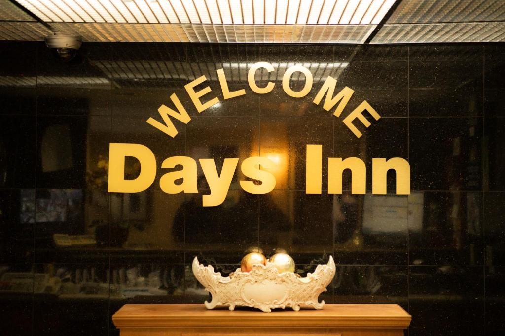 Days Inn by Wyndham Concord photo