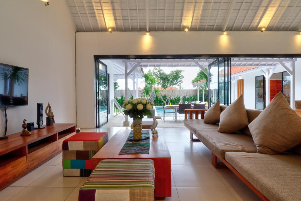 Villa Khaizan  3 BR 7 mnts drive to Beach photo