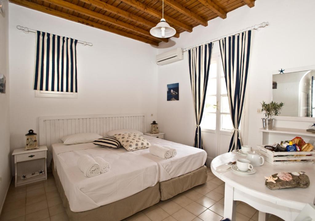 Gryparis' Club Apartments photo