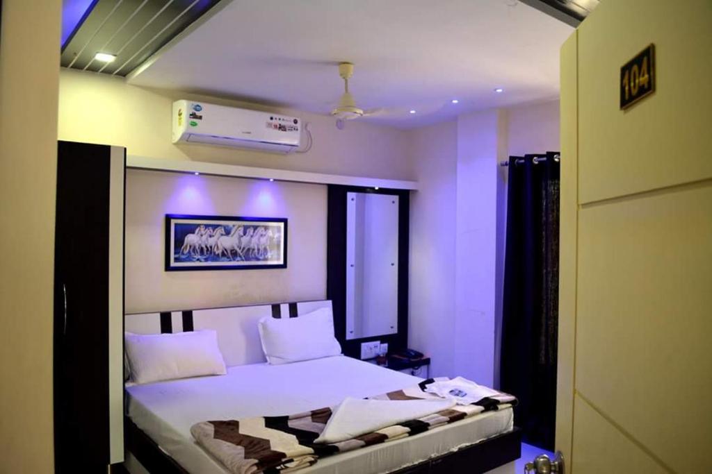 NAGPAL HOTEL photo