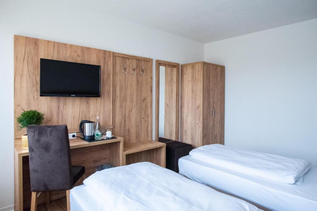 Hotel Leo photo