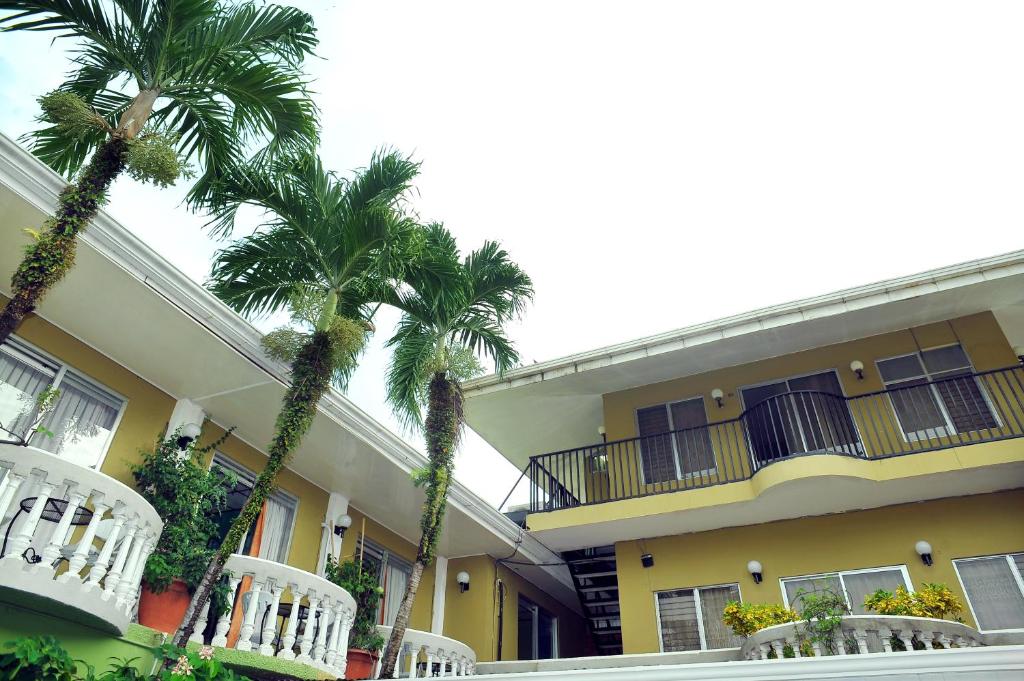 Exterior view, Hotel Malinche in Quepos