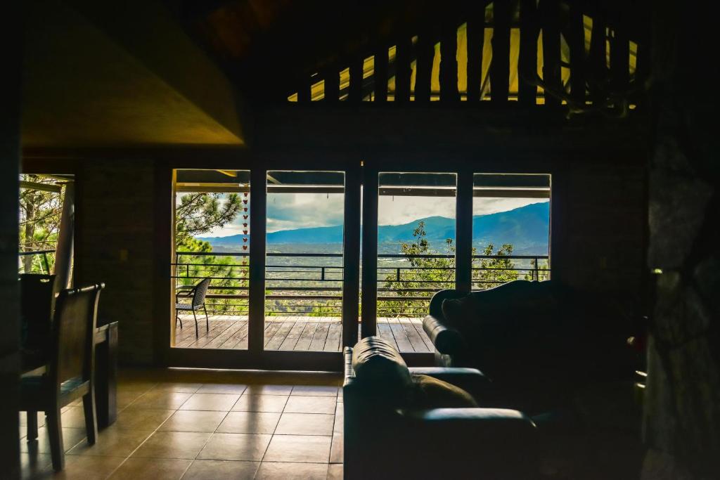 Shared lounge/TV area, Rancho Tierra Alta in Jarabacoa