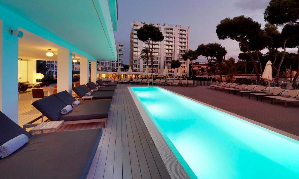 スイミングプール