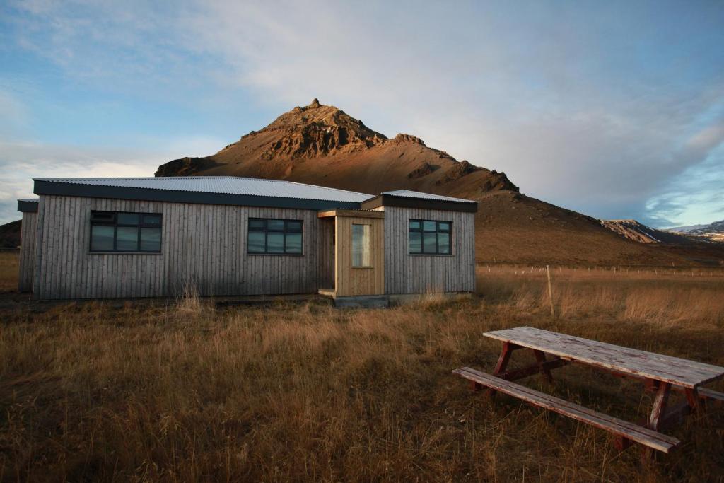 Fell Holiday Home — Hotel in Arnarstapi