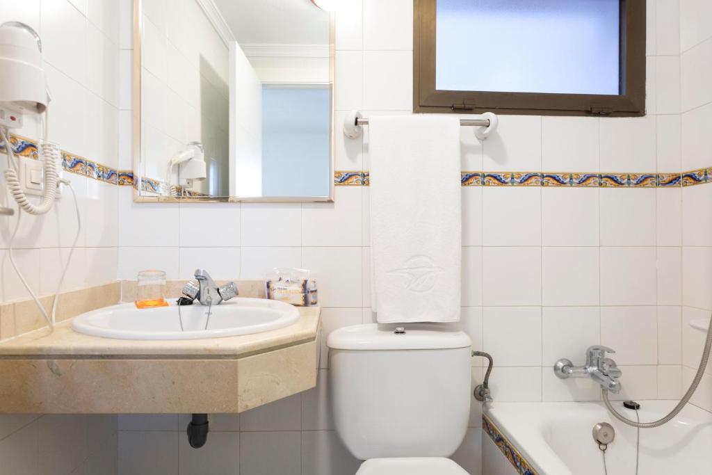 Globales Cortijo Blanco — Hotel rooms in Marbella, Andalusia