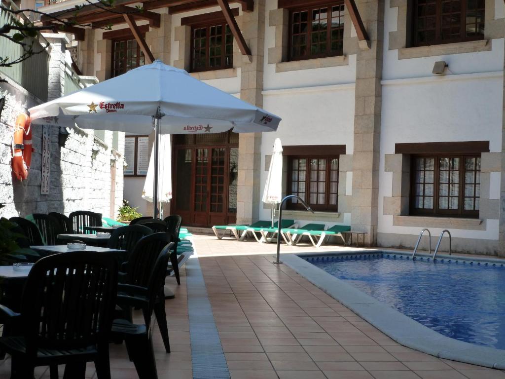 Hotel La Carolina — Swimming pool in Lloret de Mar, Catalonia