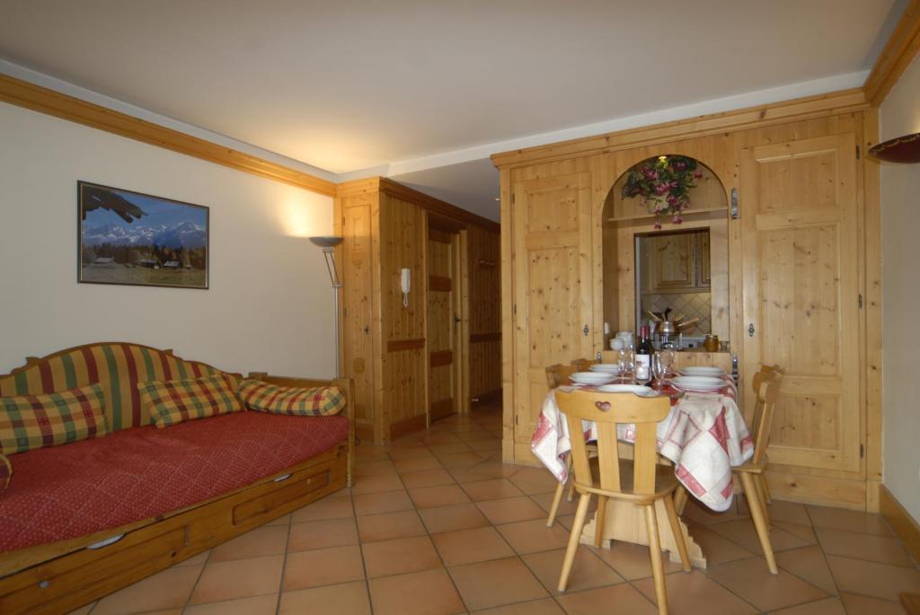 Front Ski Slope Chamonix Apartment - 4