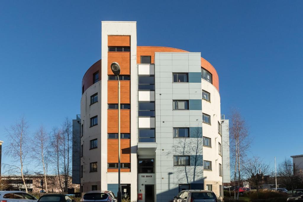 THE BROCH, Ground Floor City Centre Apartment, sleeps 6 — Hotel in Perth