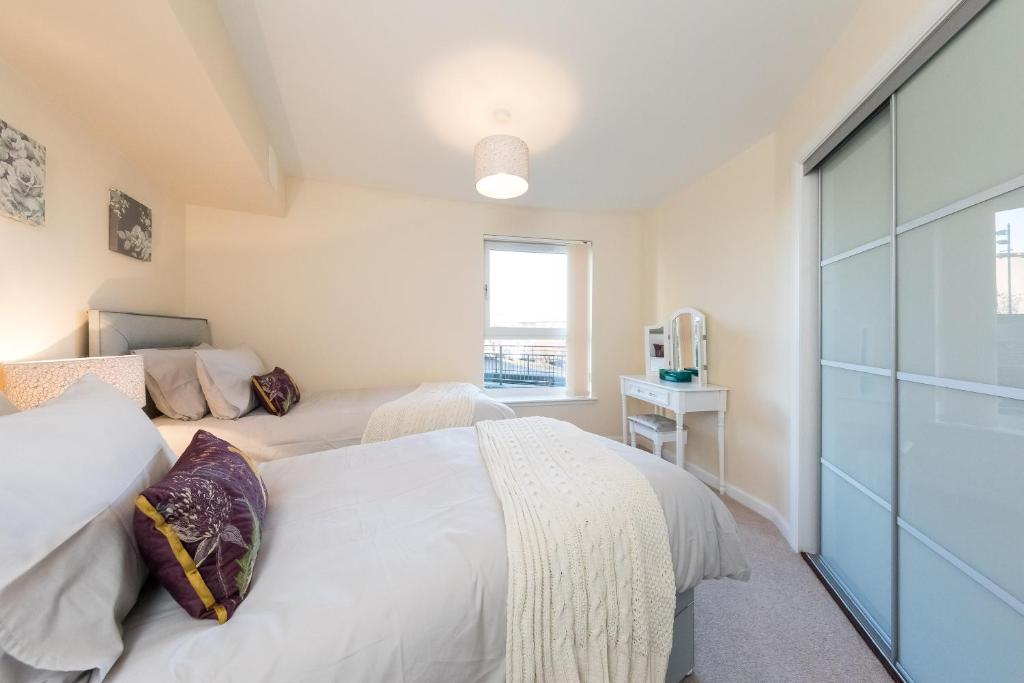 THE BROCH, Ground Floor City Centre Apartment, sleeps 6 photo