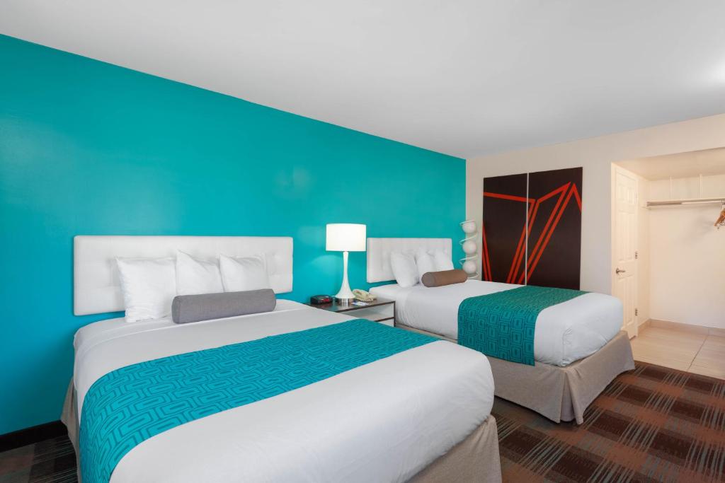 San Diego Howard Johnson by Wyndham San Diego Hotel Circle room