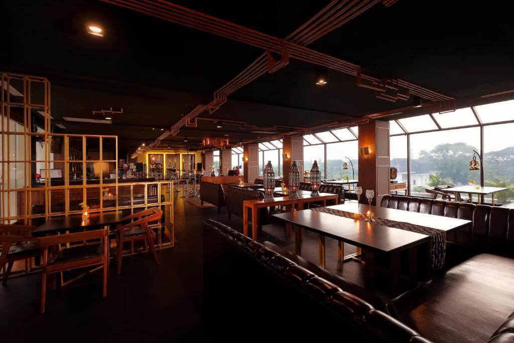 Bar/lounge, Wimarion Hotel in Semarang