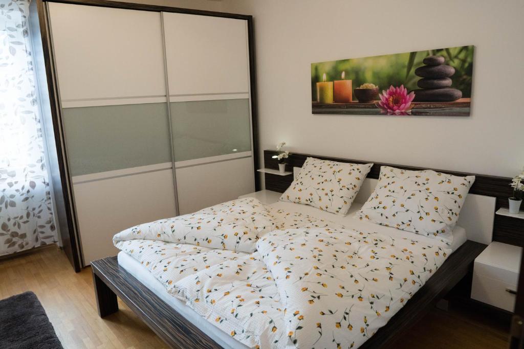 Sunshine Apartments - 3
